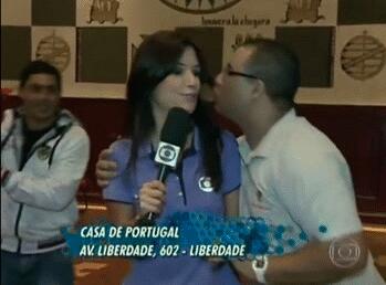 被占便宜！直播世界杯遭强吻 盘点遭强吻的美女记者们